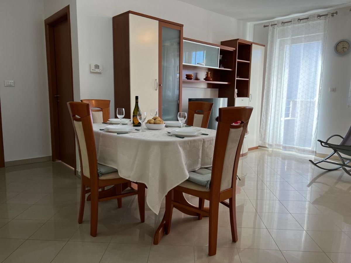 شقة Apartman Ruza بولا المظهر الخارجي الصورة